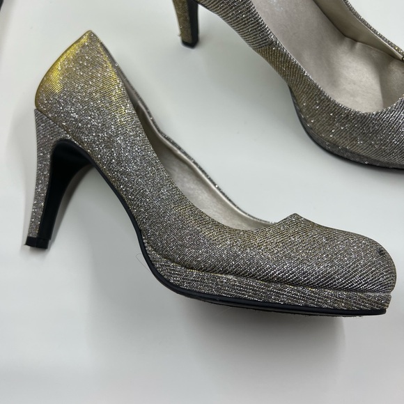 Gold metallic platform heels - Picture 3 of 4